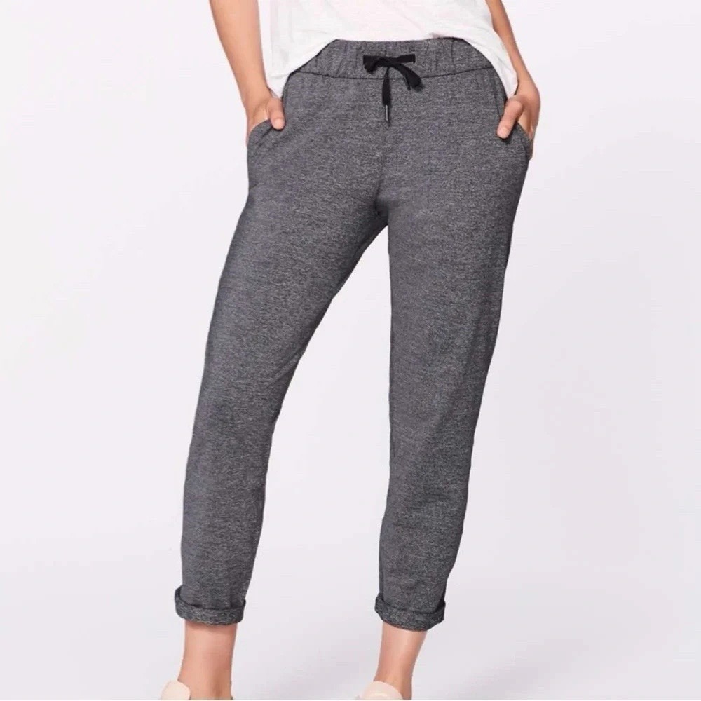 Lululemon women's on the fly pant in size 4 Color Gray
